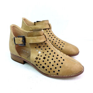 Journee JC Womens Size 6.5 Beige Tan Fashion Buckle Casual Ankle Bootie Shoes